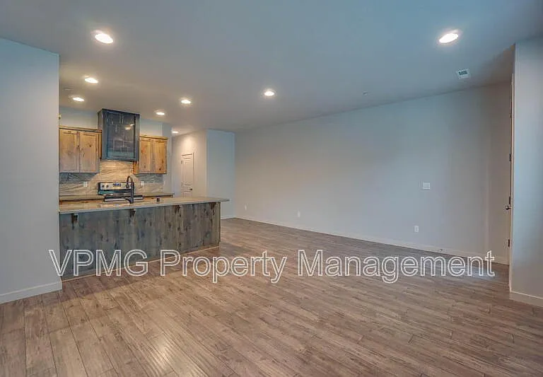 137 N 44th Pl — Photo 5