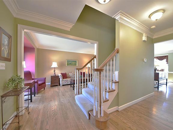 3rd image of 138 Wildwood Ln