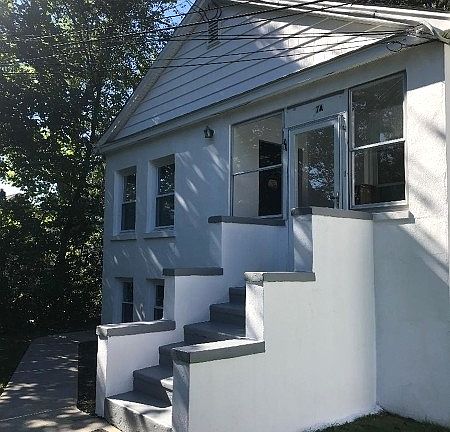 Walkway from front of property to side entrance of Unit B