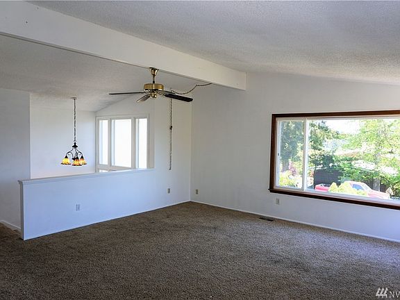 4th image of 20605 9th Ave S