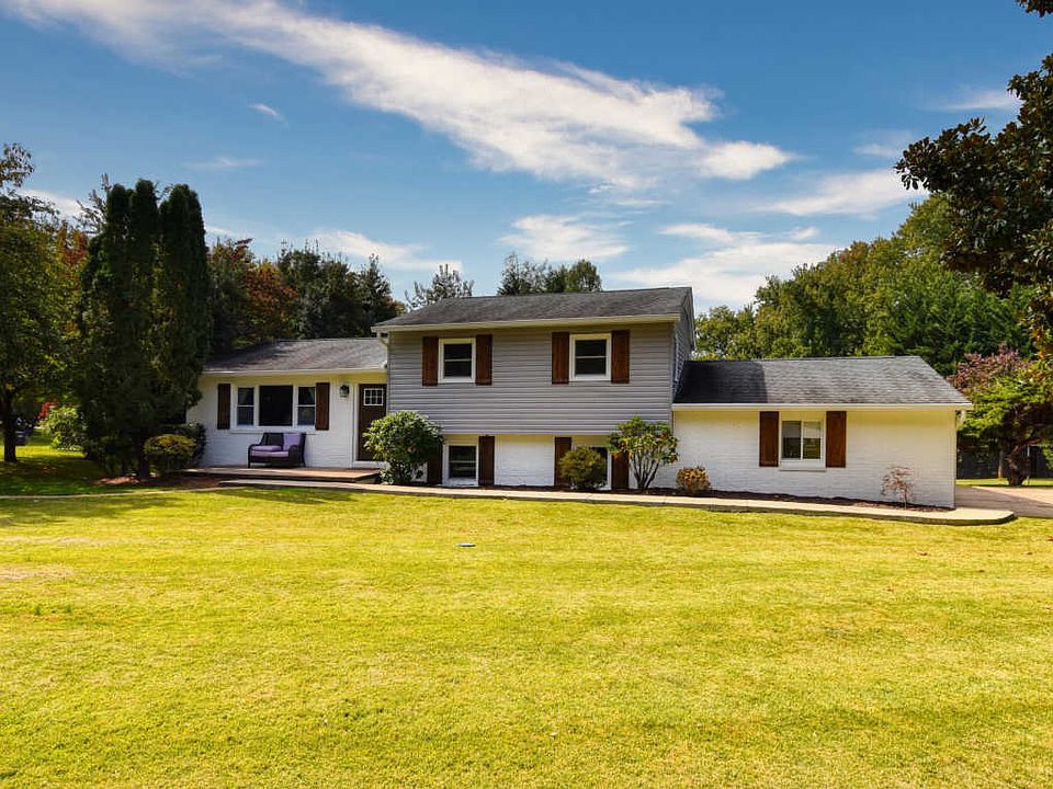 1st image of 8627 Diana Ln