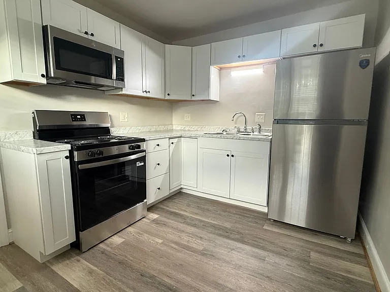 2314 Wycliffe Ave SW — Photo 18