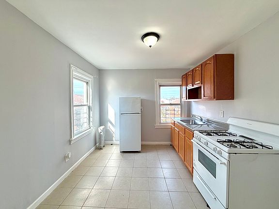 3rd image of 329 Beach 29th St #2R