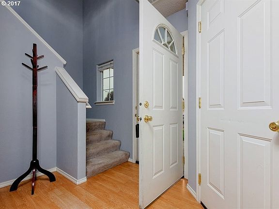 4th image of 709 SE 71st Ave