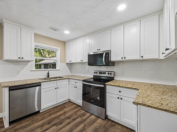 3rd image of 184 Hall Dr S