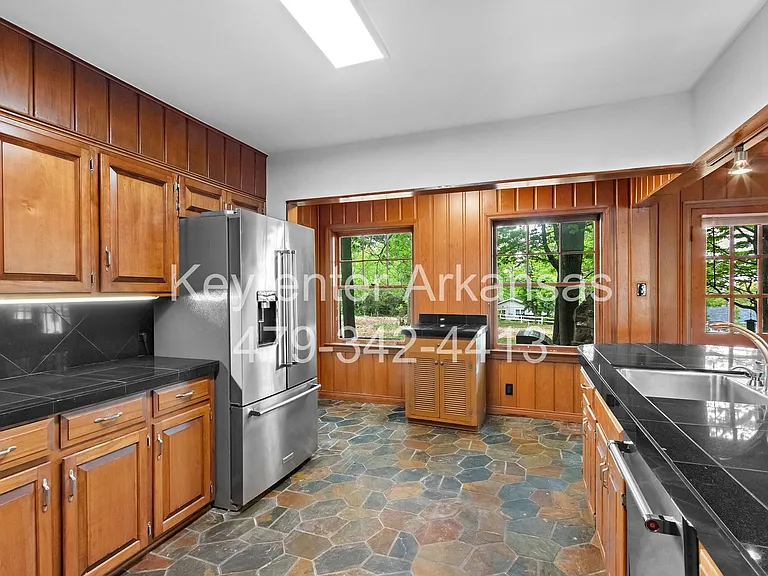 255 W Lawson St — Photo 11