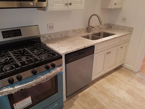 3rd image of 4873 N Hermitage Ave APT 2S