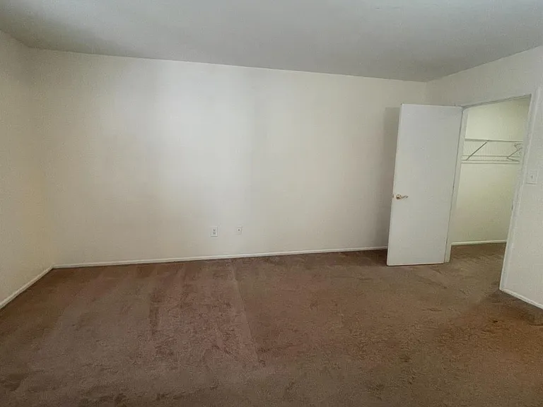 1503 Plymouth Rd — Photo 10