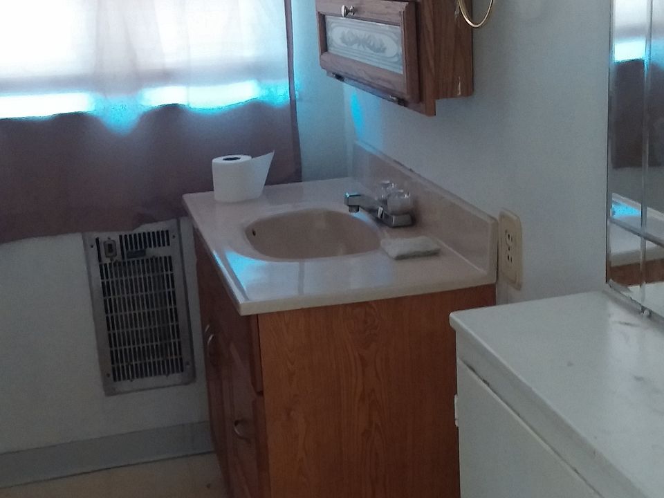 2nd image of 734 W Longview Ave