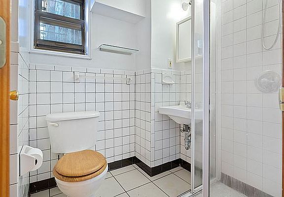 3rd image of 110 Mac Dougal St #6R