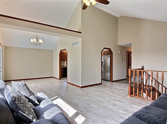 3rd image of 6469 Satin Ave