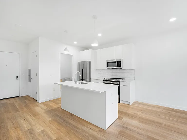 803 South — Photo 106