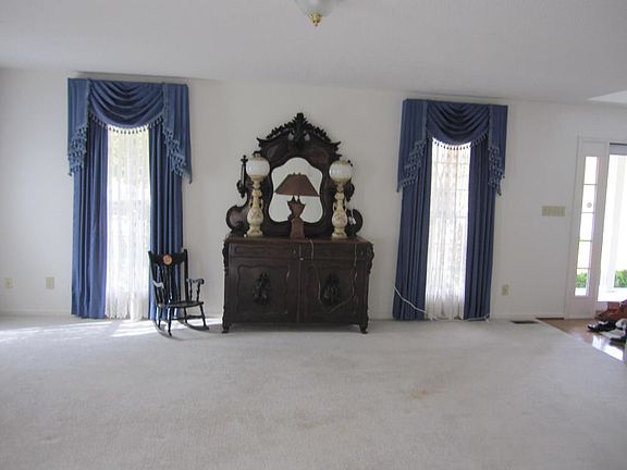 4th image of 241 Ledwell Dr