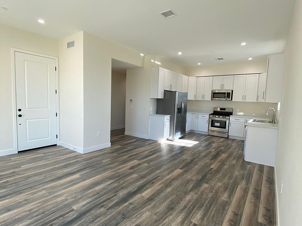 1st image of 5934 Vineland Ave