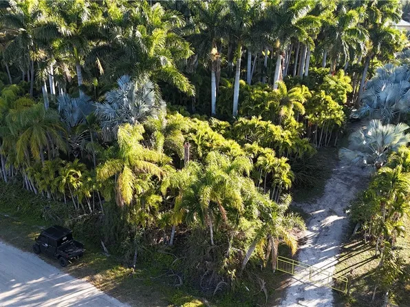 12434 Eagles Nest Dr, Bokeelia, FL 33922