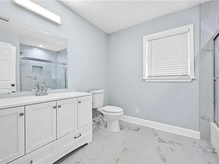 Main bath in corridor.