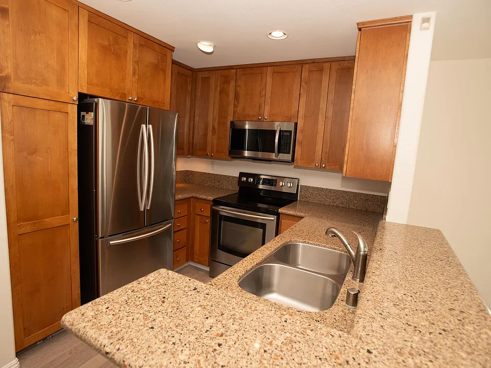 580 Camino De La Reina #322