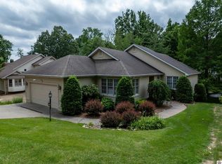 1055 Lakeview Dr, Paducah, KY 42003