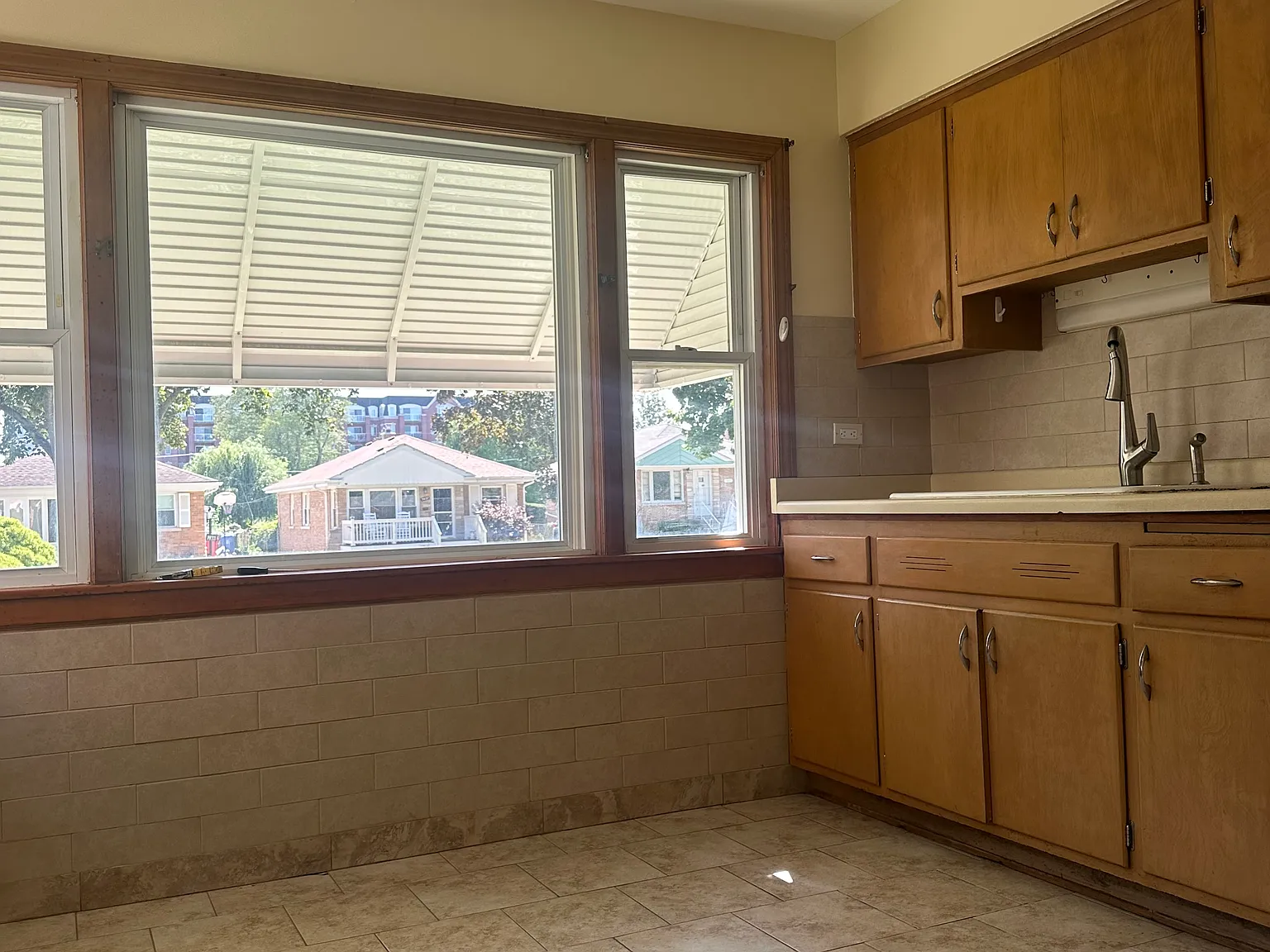 3 bed, 1800 sqft, $2,400 — Photo 4