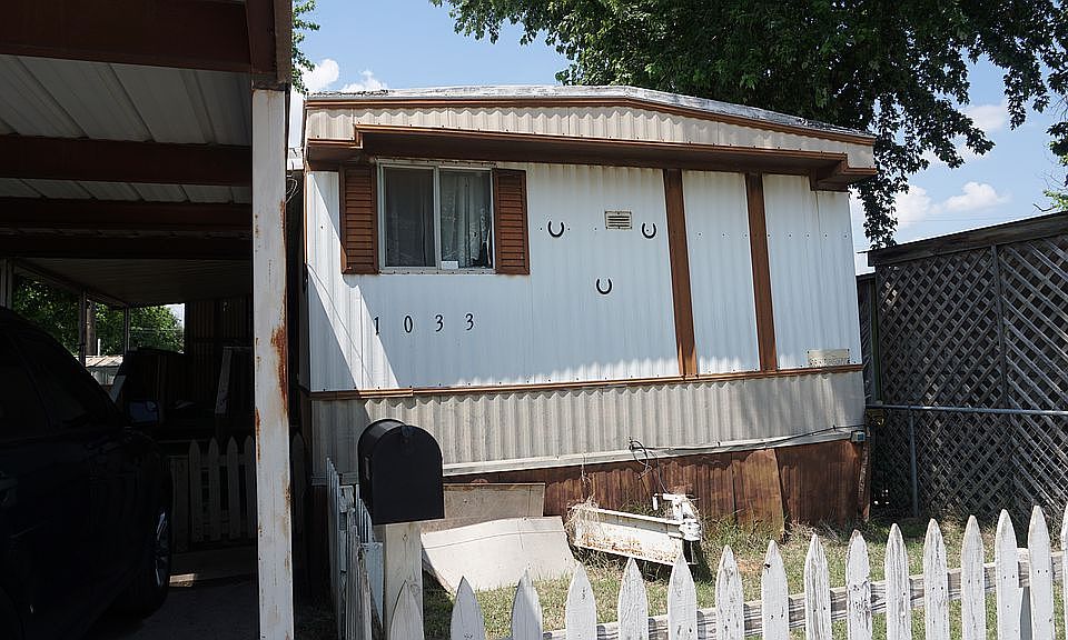 2nd image of 1033 Wright Dr