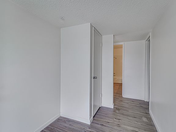 2nd image of 1001 Mira Loma Dr #1001
