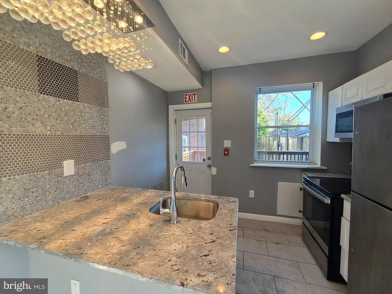 2801 W Allegheny Ave — Photo 12