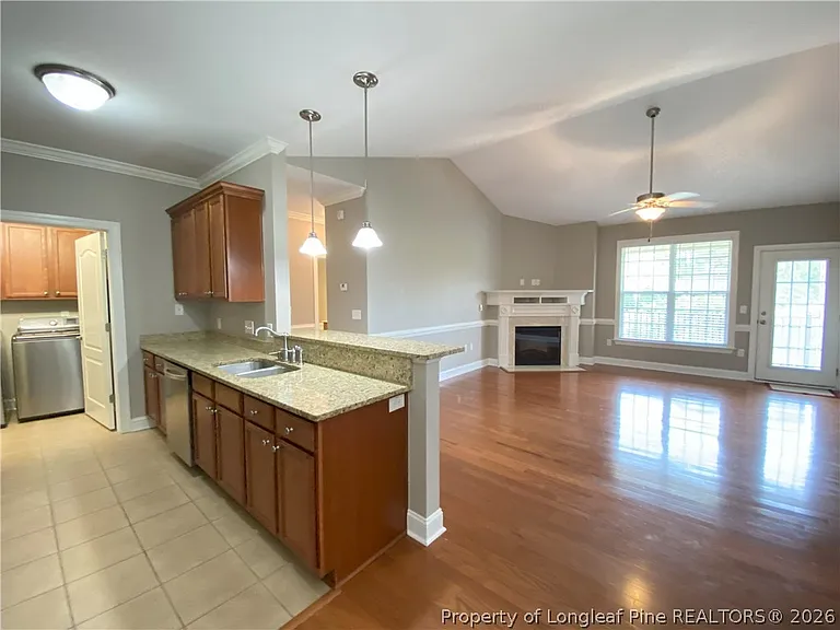 411 Gallery Dr #201 — Photo 6