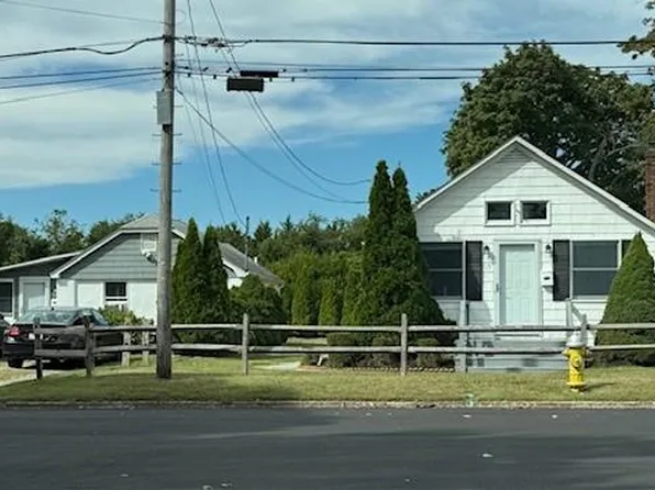 19 Carlson Lane, East Northport, NY 11731