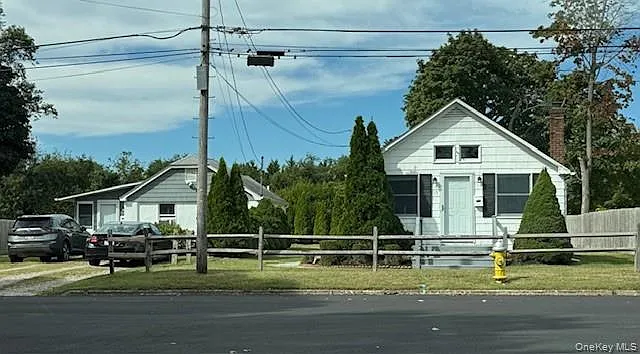 19 Carlson Lane photo 1