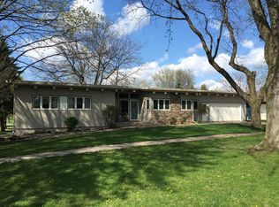 517 3rd St NW, Orange City, IA 51041
