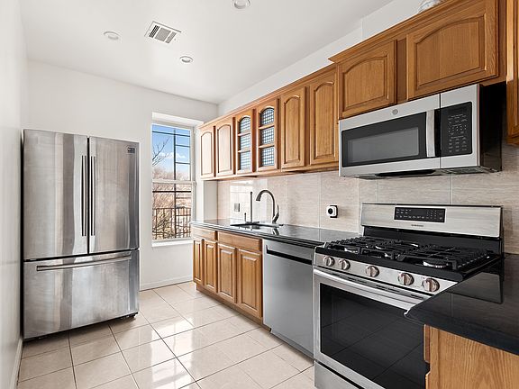 5th image of 344 7th Ave APT 1