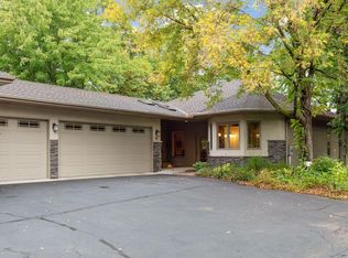 13 Summit Ridge Dr, North Oaks, MN 55127