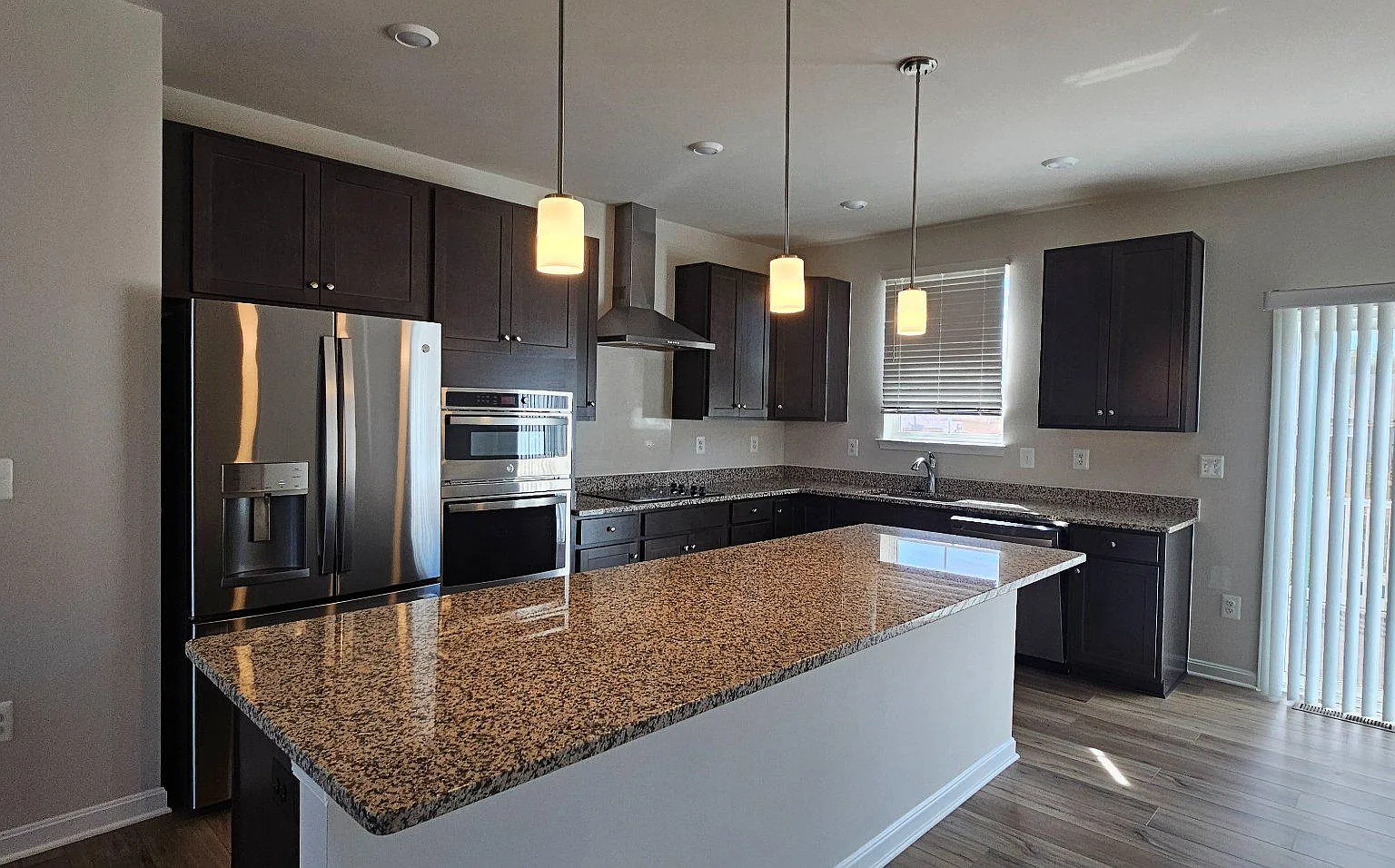 4 bed, 3.5 bath, 2097 sqft, $2,375 — Photo 3