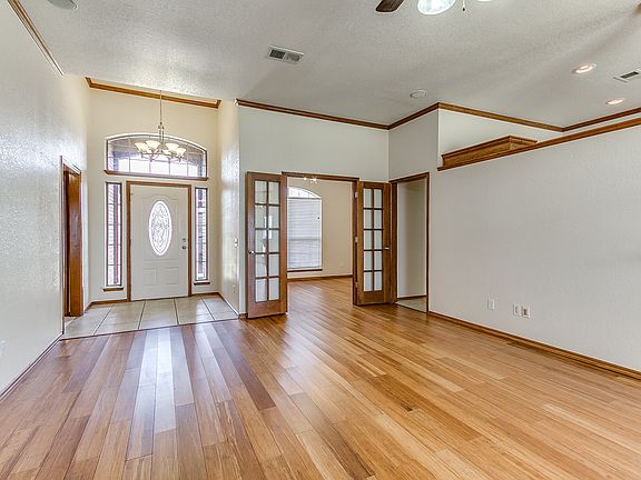 3rd image of 616 SW 160th St