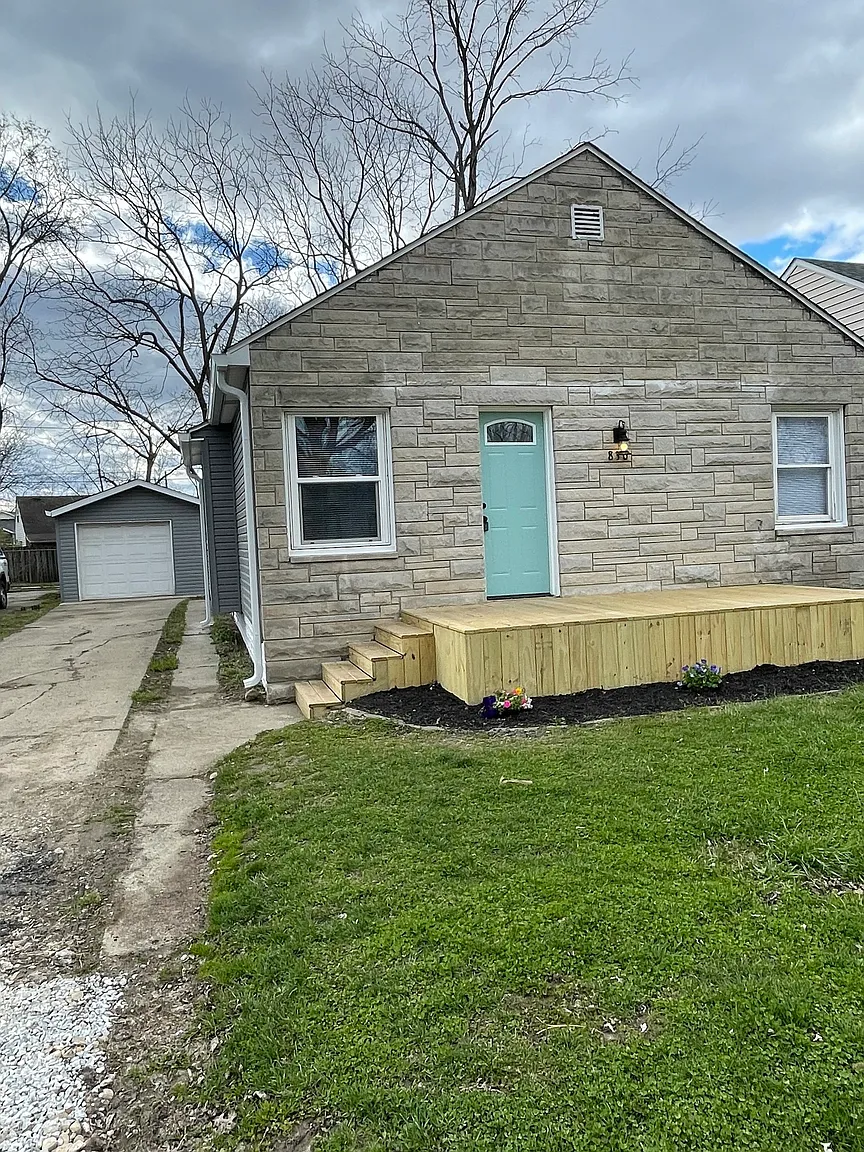 830 Woodrow Ave photo 1