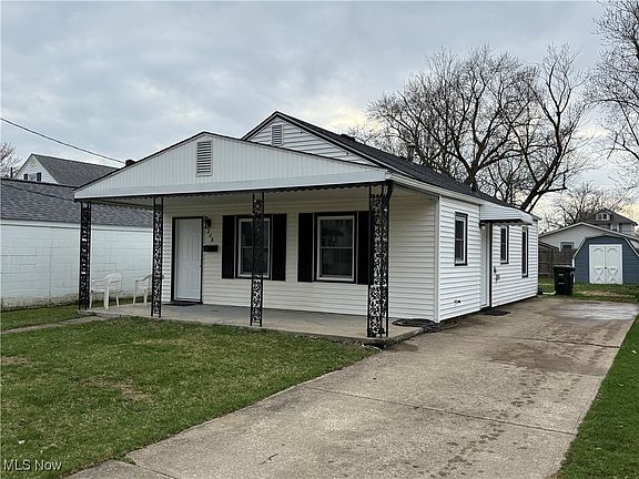 2nd image of 208 Hayes Ave