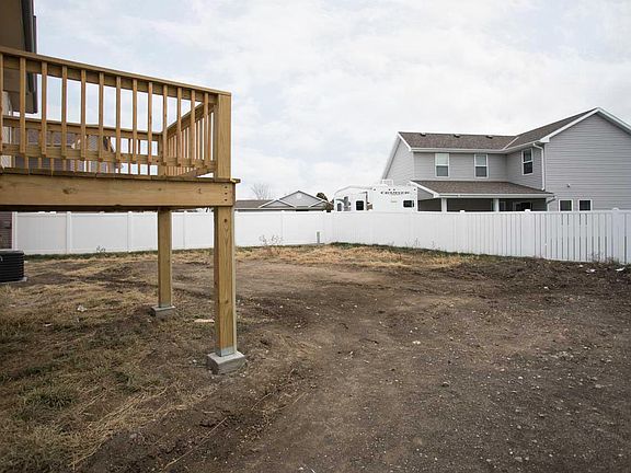 4th image of 215 Peregrine Pl