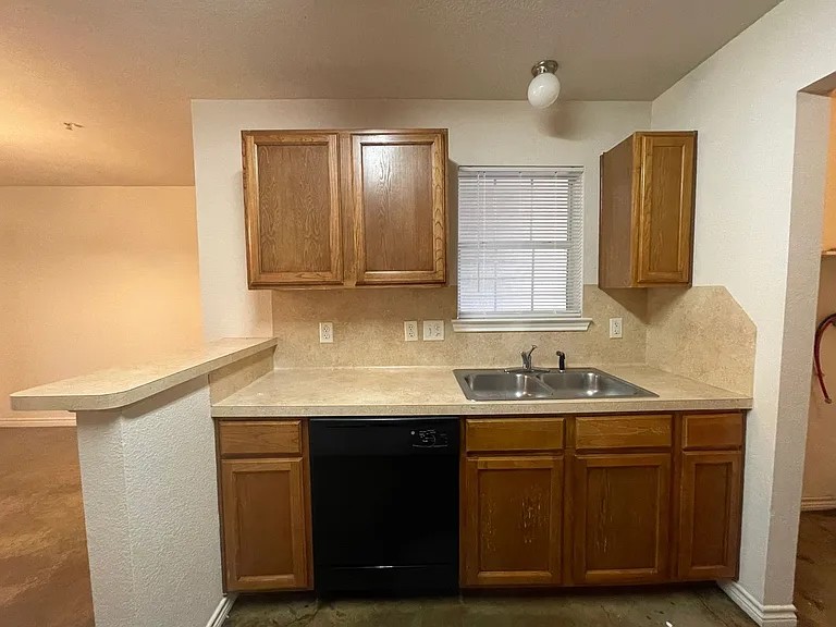 4006 Cambridge Dr — Photo 5