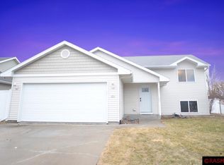 101 Panther Ln, Mankato, MN 56001