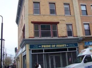 298 Martin Luther King Jr Dr #2R, Jersey City, NJ 07305