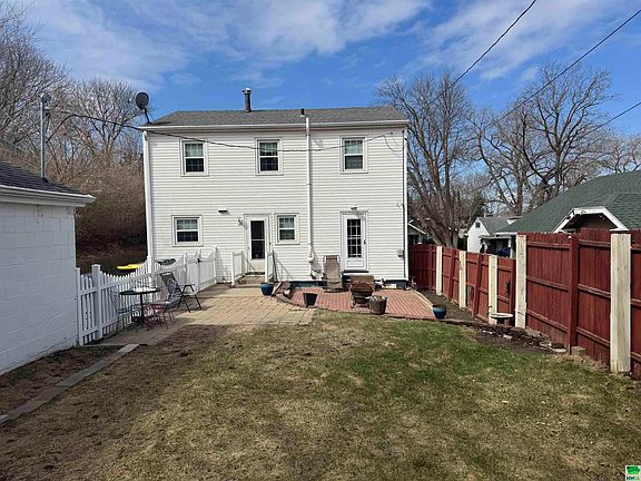 2nd image of 3230 Nebraska St