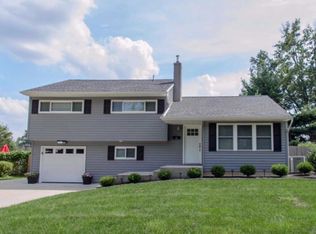 109 Hedgerow Dr, Morrisville, PA 19067