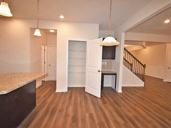 3rd image of 309 Petunia Dr
