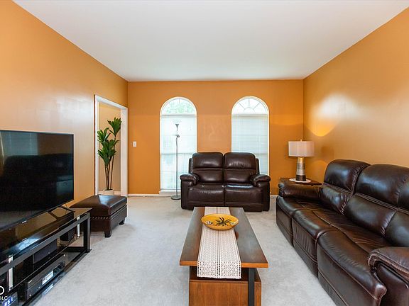 4th image of 13888 Dearborn Cir