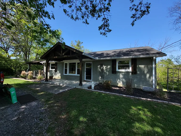 304 Dorr Dr — Photo 2