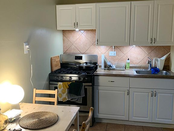5th image of 1552 W Arthur Ave Unit G