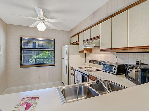 4th image of 228 Fox Glen Dr APT 3209