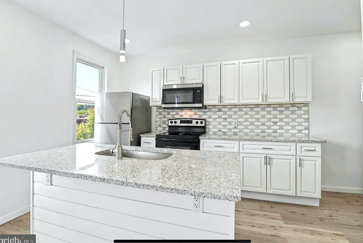 2 bed, $1,600 — Photo 3