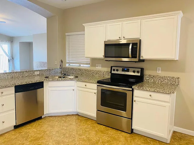8618 W Paradise Dr — Photo 10