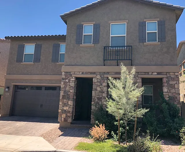 4649 E Daley Ln — Photo 1
